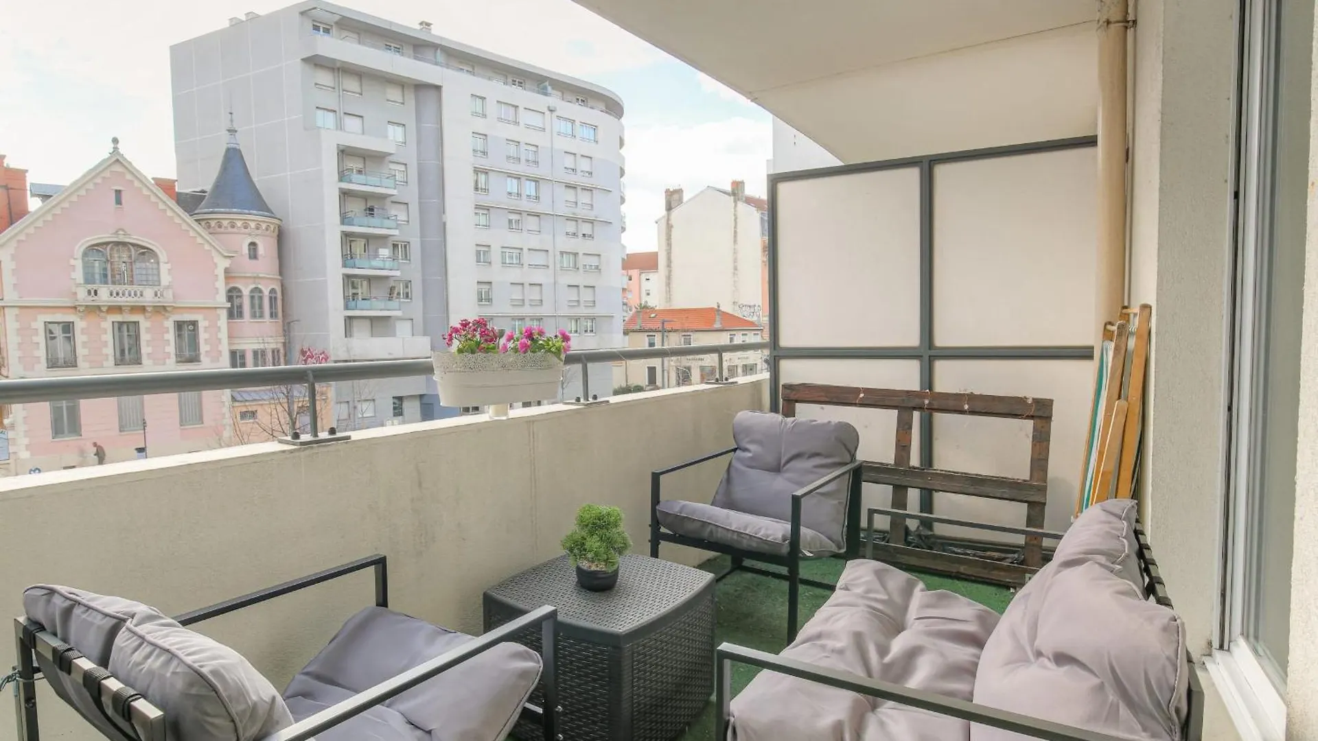 Fonctionnel Et Calme Avec Parking Gratuit Lägenhet Villeurbanne 0*,